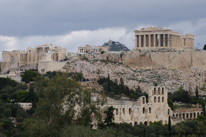Acropolis with Lykavittos hill in the background2010d23c023.jpg